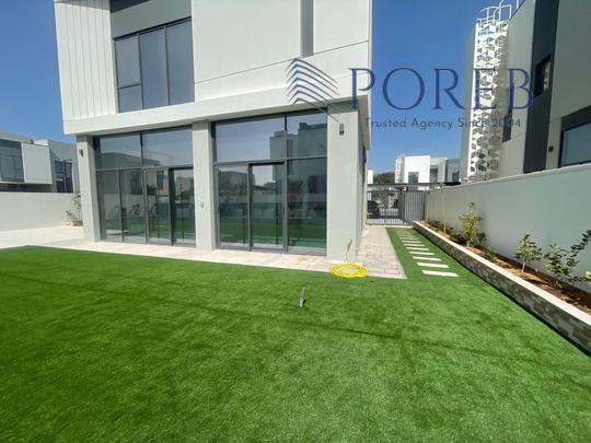 SPACIOUS | CORNER UNIT | LANSCAPED | NEAR PARK